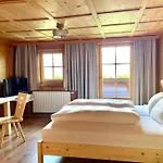 Neuhauserhof مزرعة للإقامة *