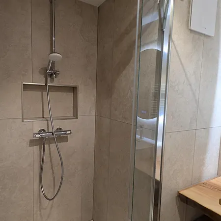 Neuhauserhof مزرعة للإقامة